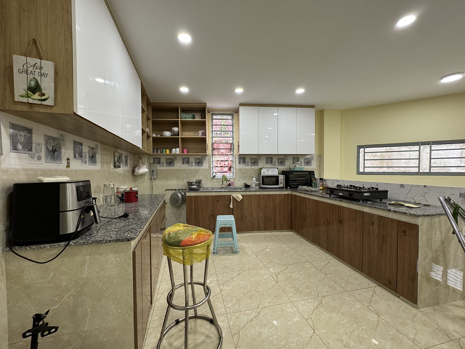 Nhà phố 3 lầu, góc 2 mặt tiền hêm 6m khu cao cấp Hồ Biểu Chánh, hẻm thông ra HVBánh, LVSỹ, Q.PNhuận